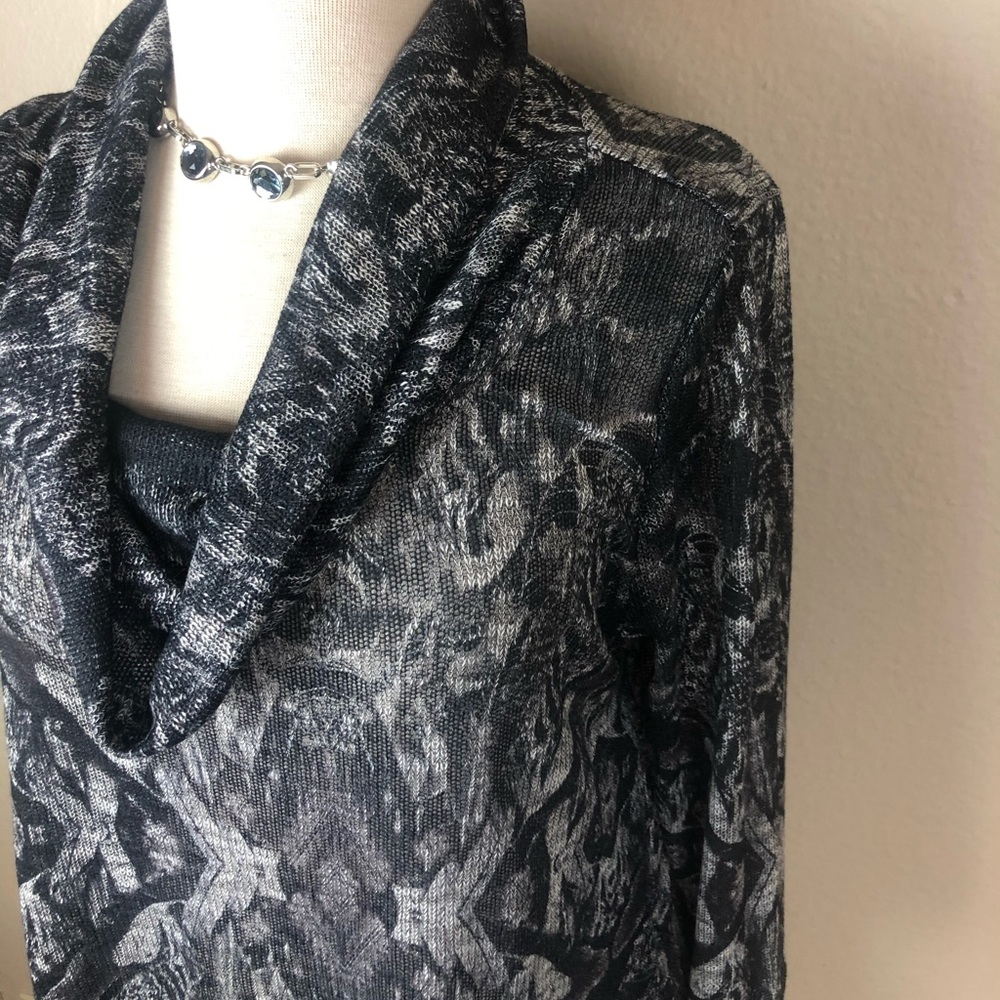 Apropos Light Sweater Size M  Black / Cream Color